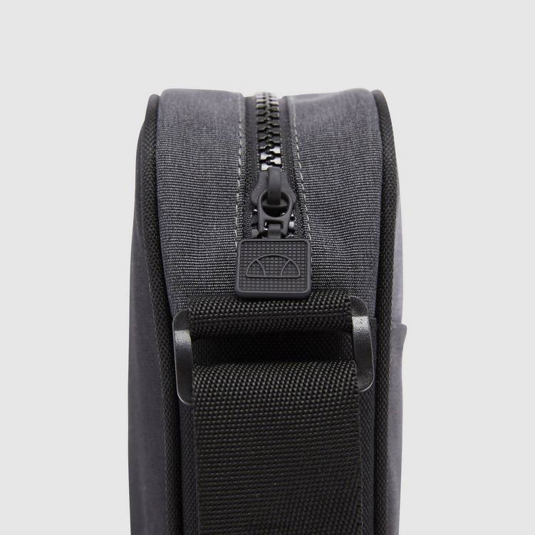 elegante bolsa para cadáveres cruz lukka accesorios Ellesse negro PZZNT503